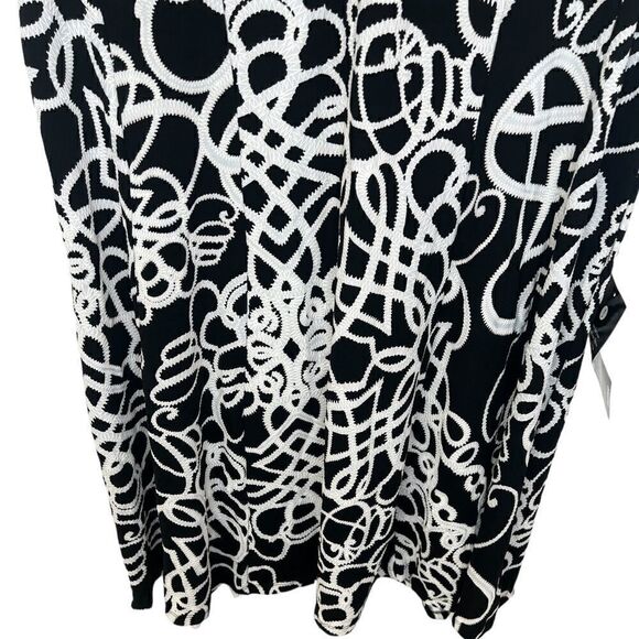 Avenue Black/White Cap Sleeve Printed V-Neck Shift Dress Size 22/24 - Picture 4 of 8